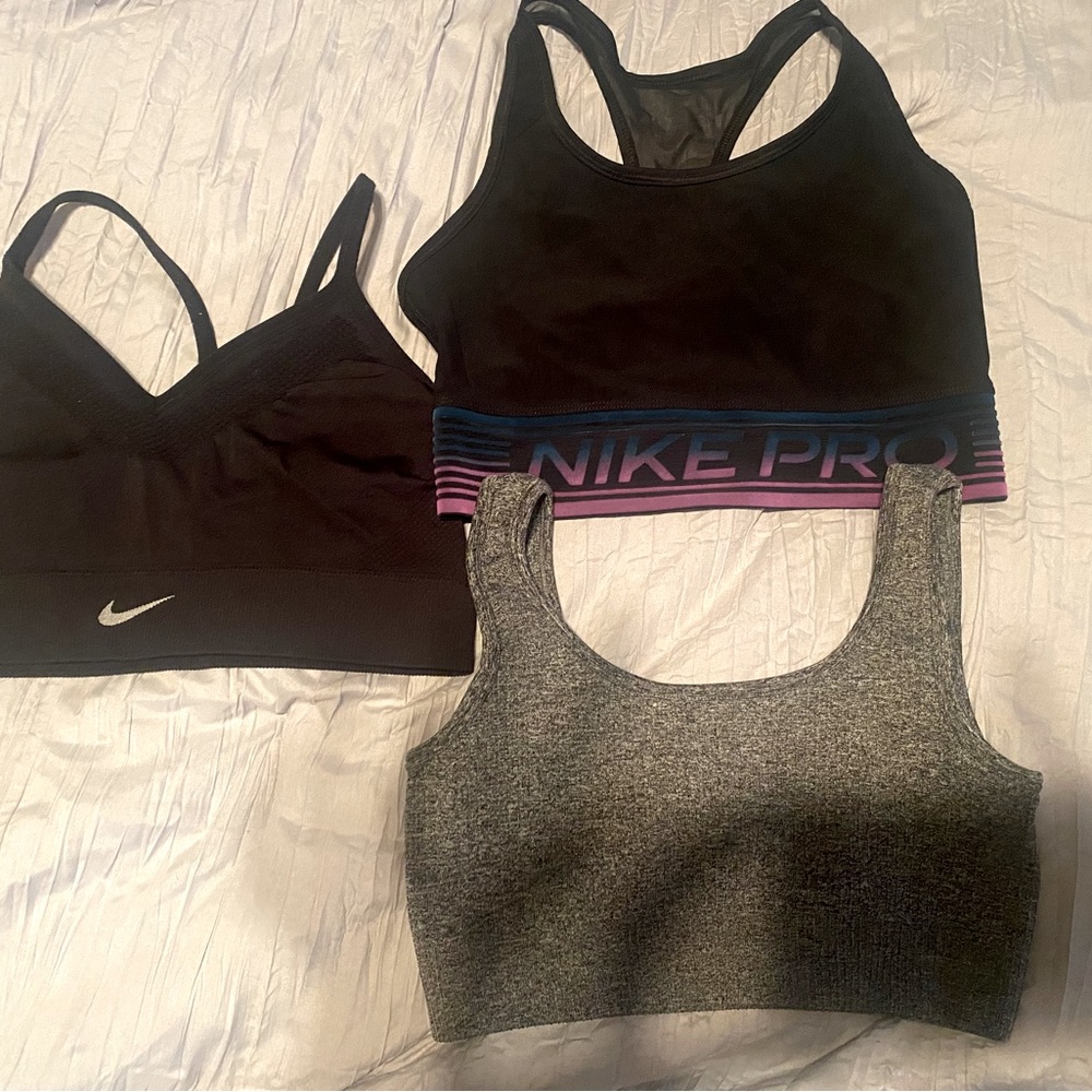 Nike sports bras (2 Nike)